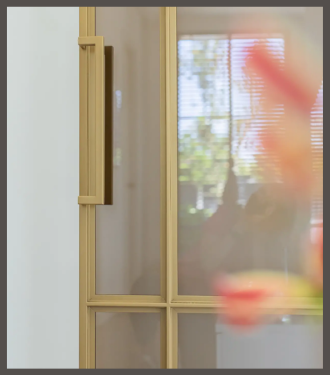 Gouden stalen binnendeuren met smoke glas